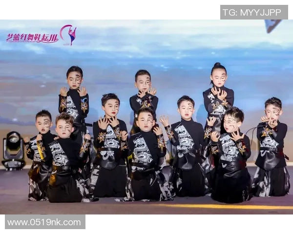 街舞热潮下的杭州团队默契探讨与舞蹈艺术的完美融合 街舞热潮下的杭州团队默契探讨与舞蹈艺术的完美融合