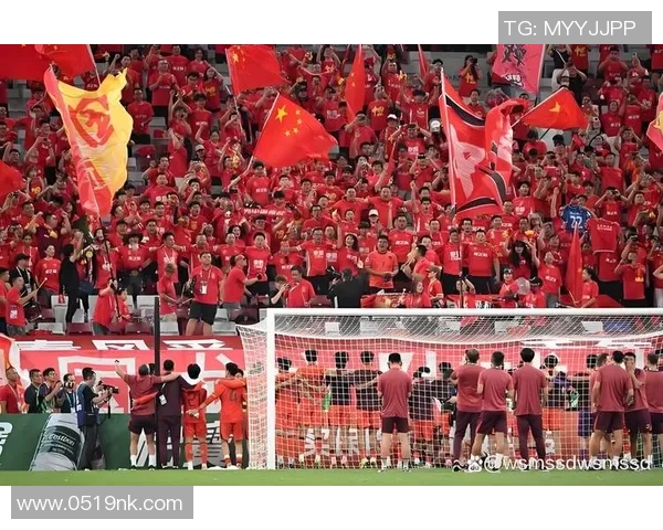 足球叛逃现象揭秘球员为何选择离开祖国追寻更高舞台与财富 足球叛逃现象揭秘球员为何选择离开祖国追寻更高舞台与财富